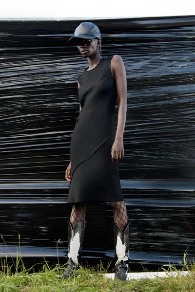 Look 15